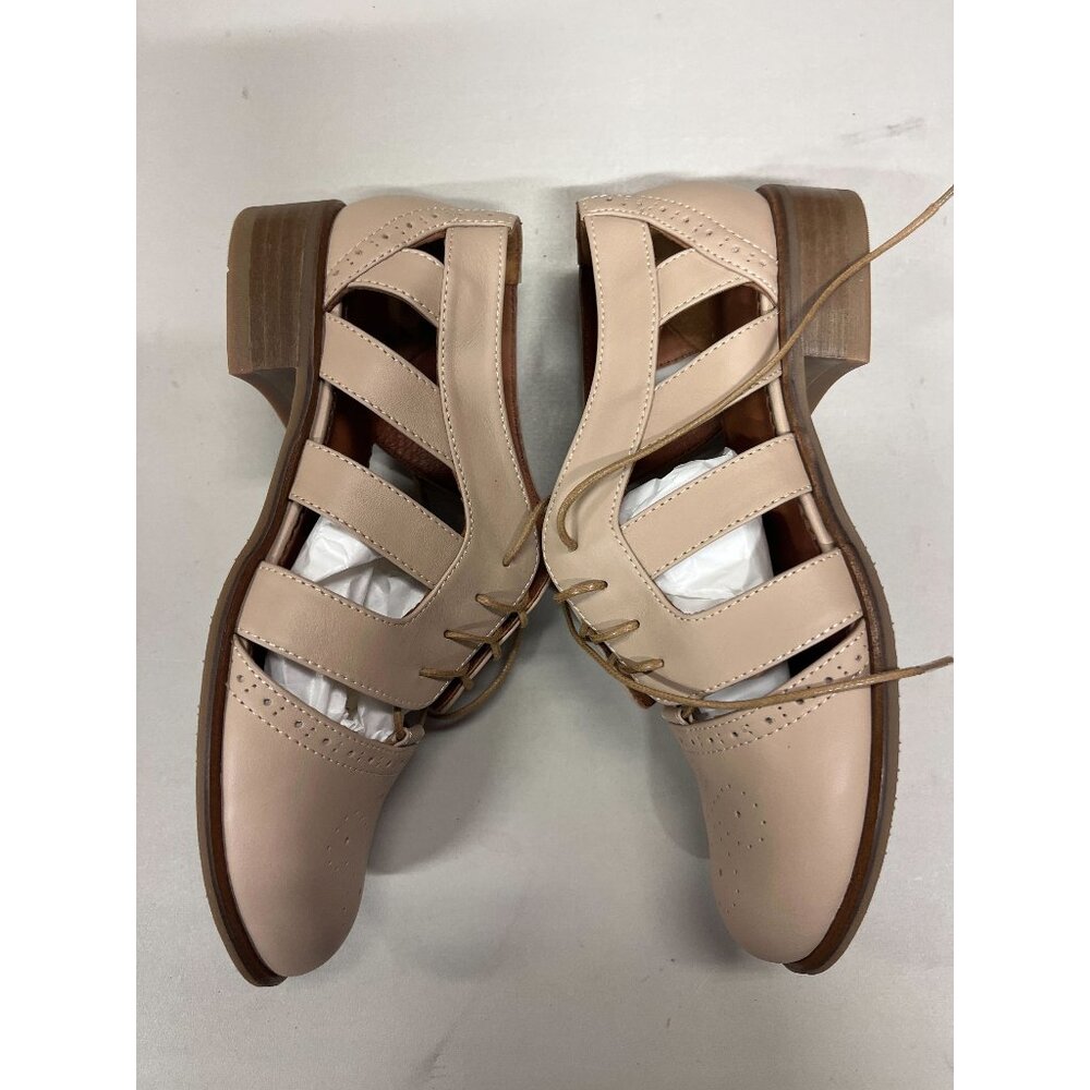 Nassau  - Women's beige sandals with closed toes, summer shoes, EU 38